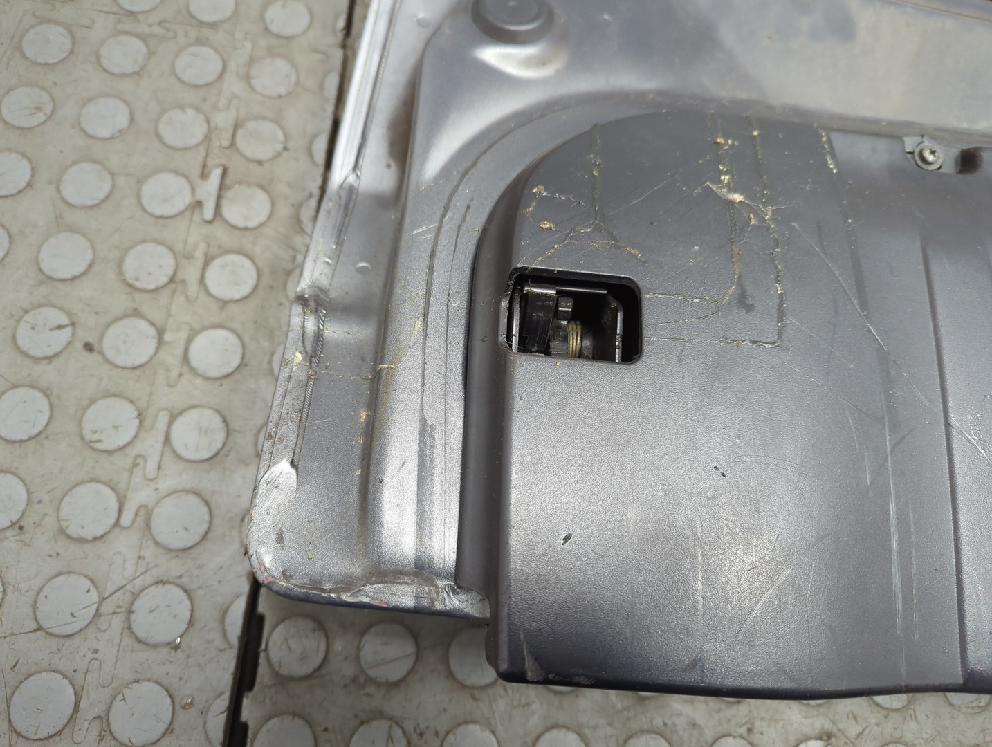 Дверь багажника нижняя (борт)