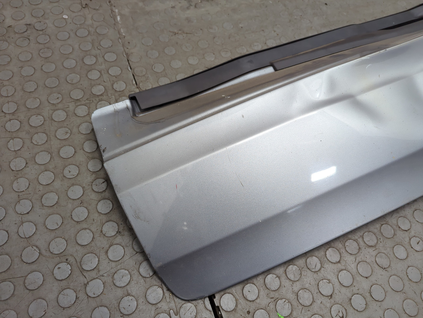 Дверь багажника нижняя (борт)