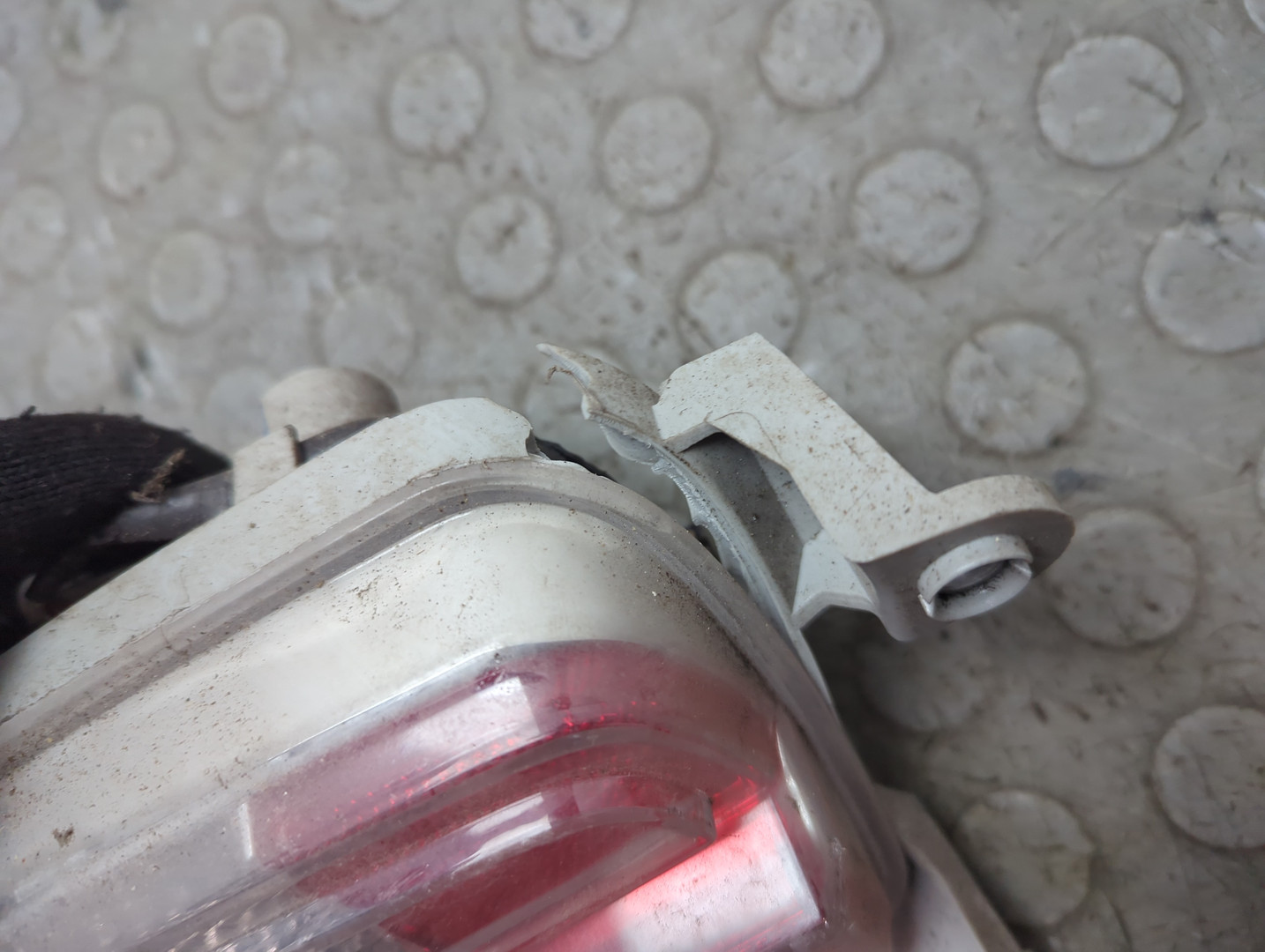 Фара противотуманная левая