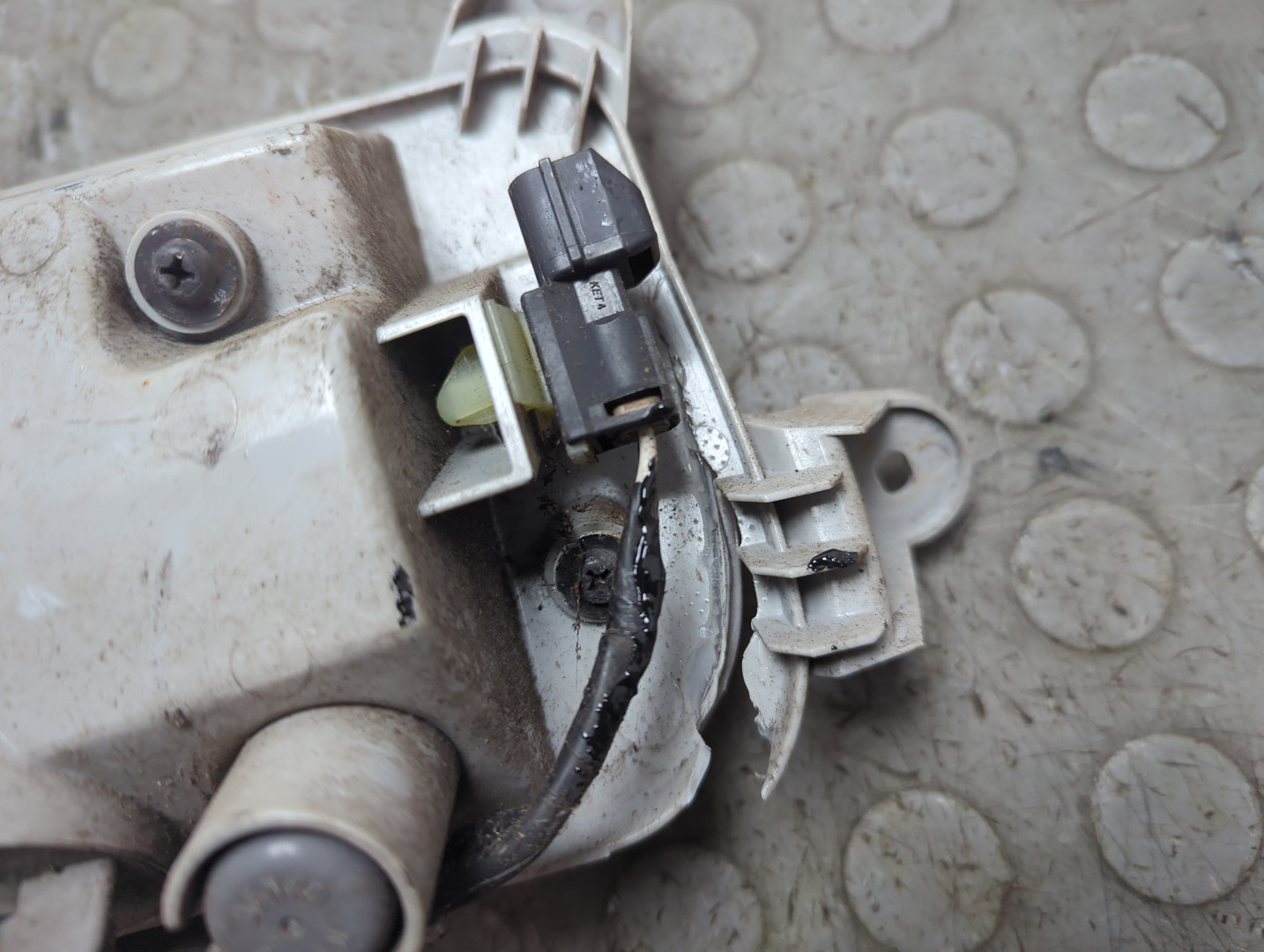 Фара противотуманная левая