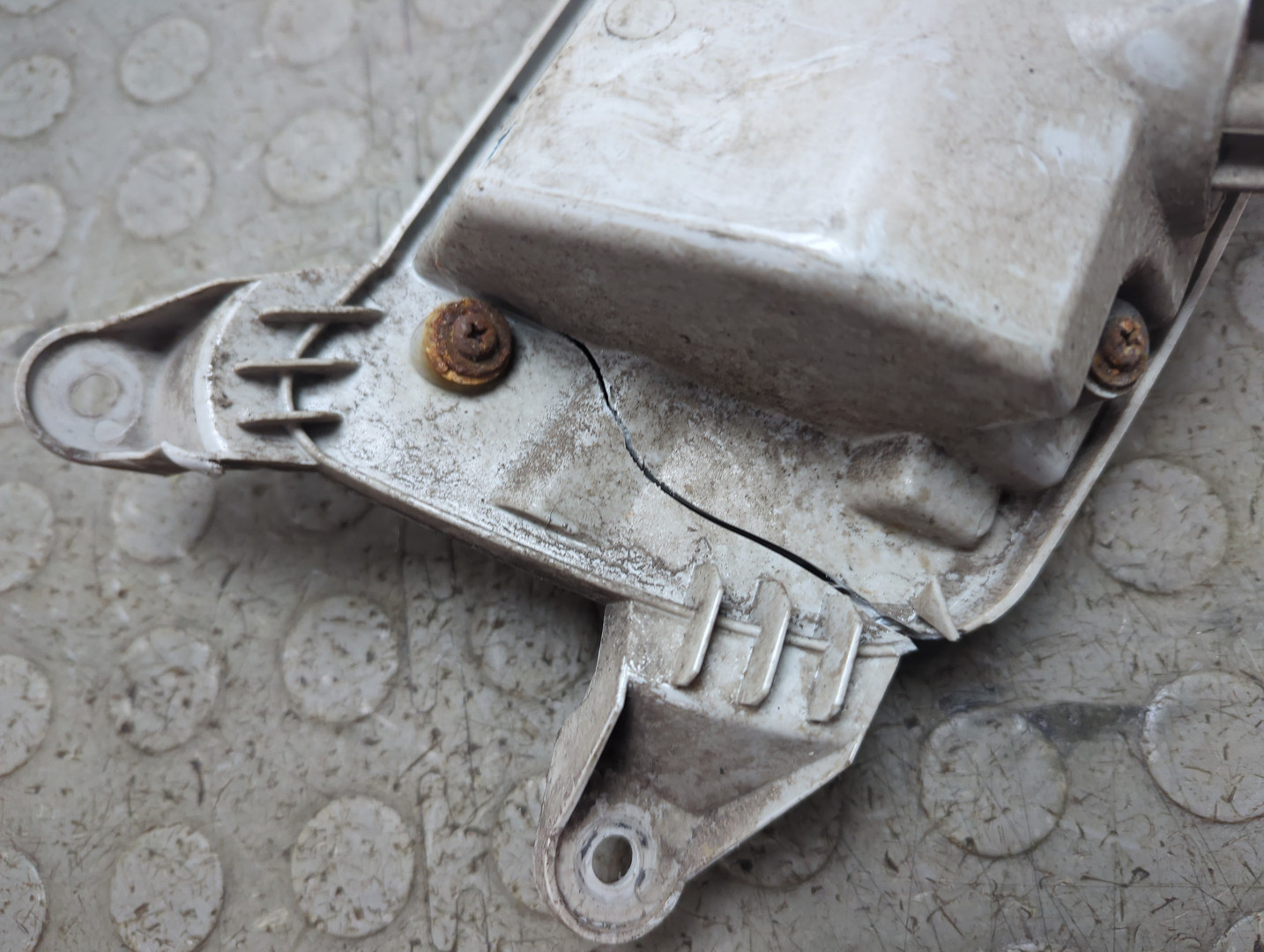 Фара противотуманная левая