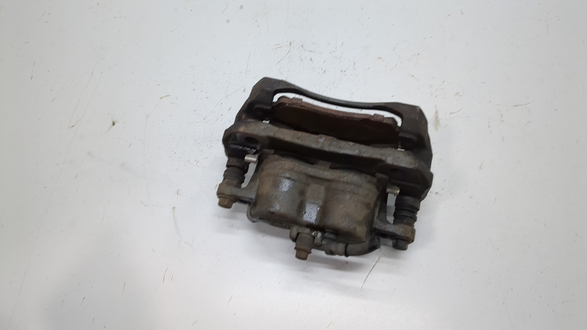 Суппорт передний левый