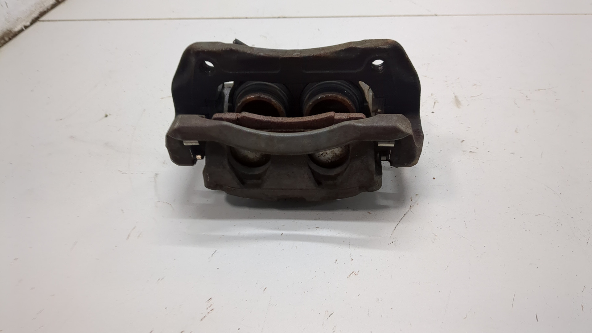 Суппорт передний левый