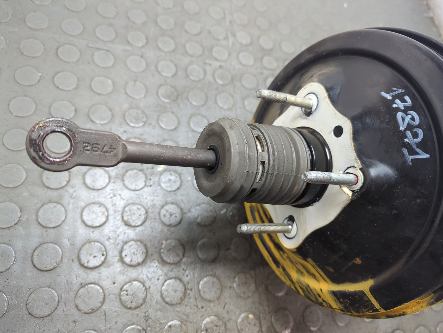 Цилиндр тормозной главный