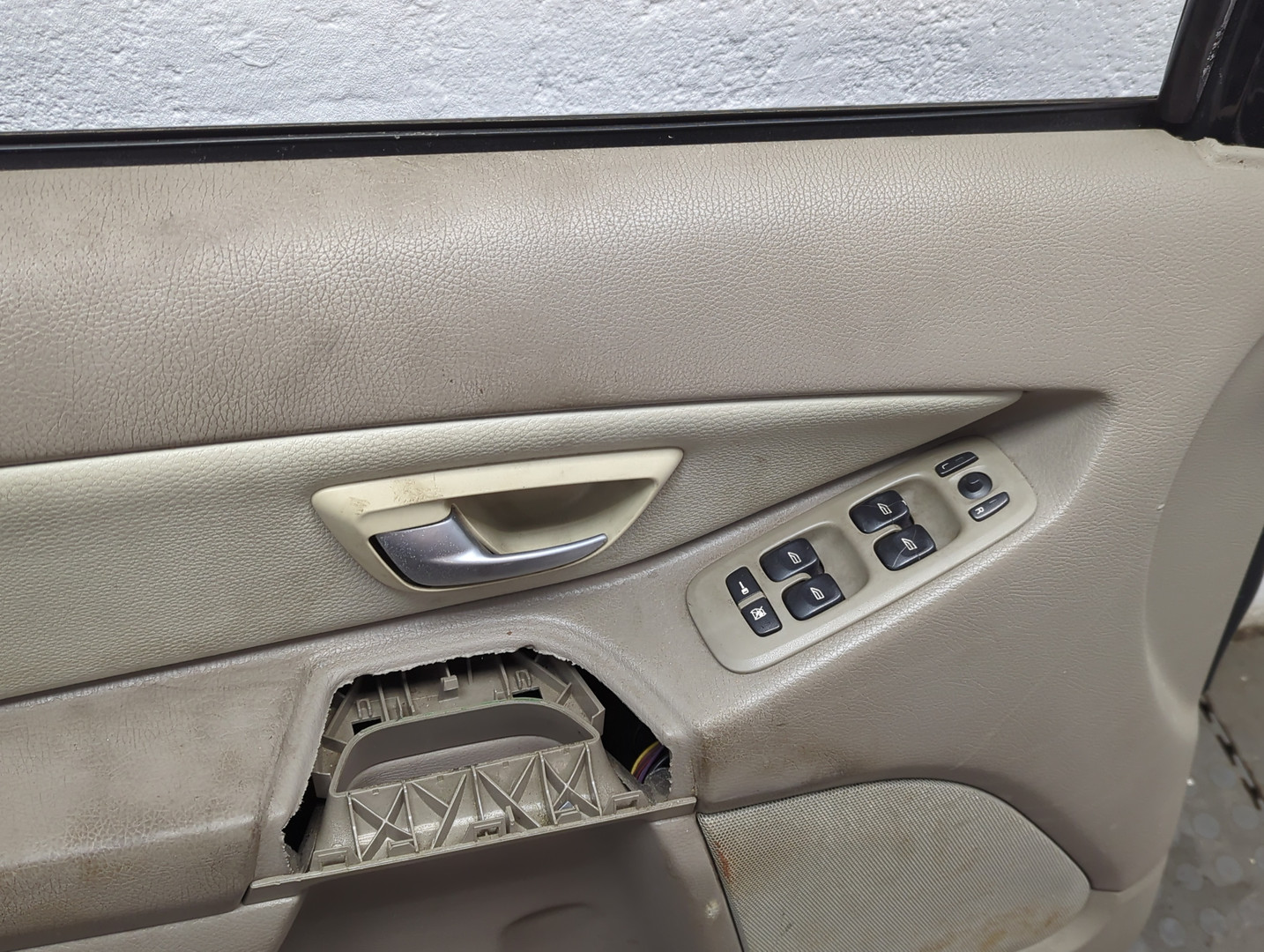 Дверь передняя левая