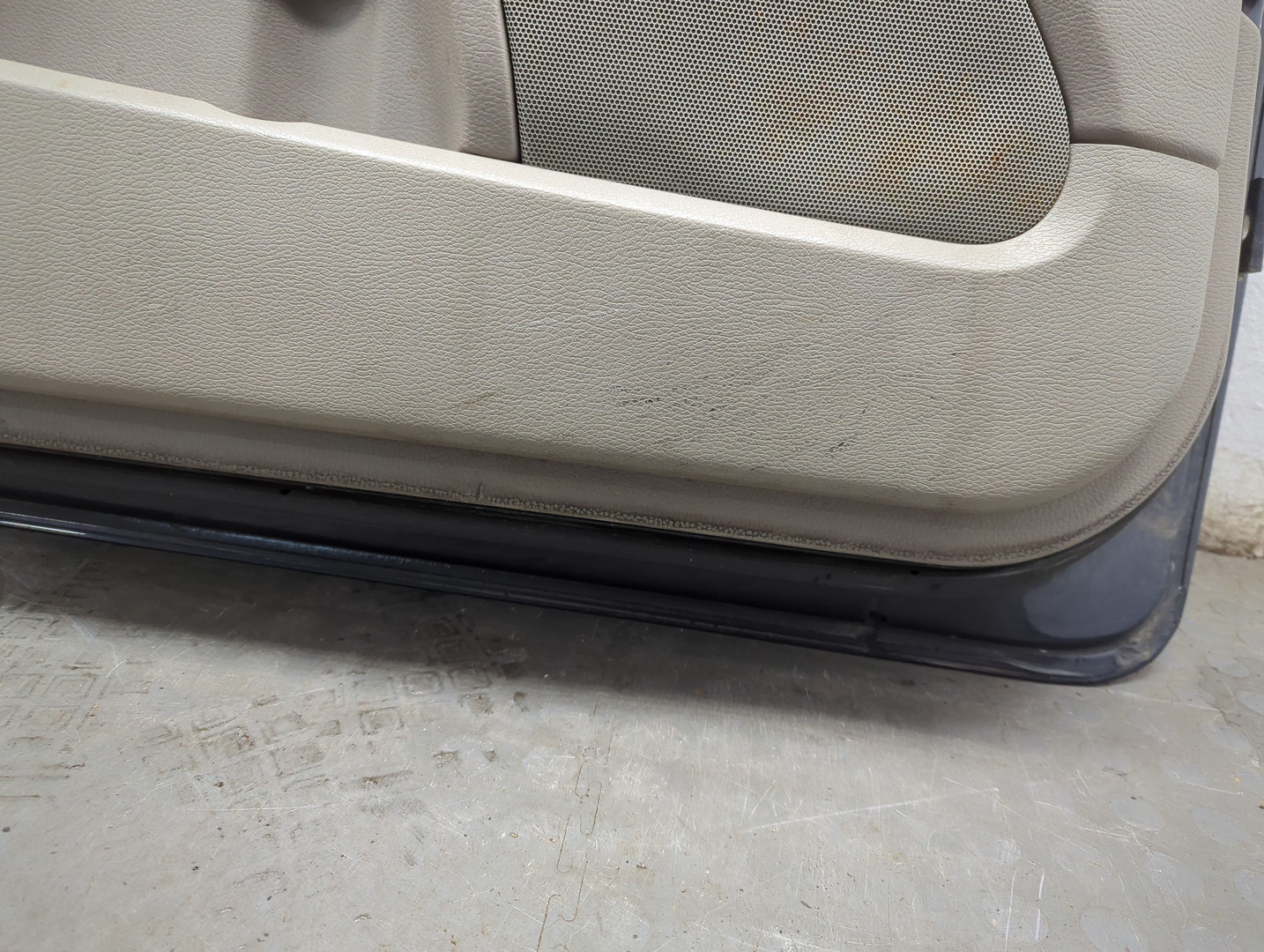 Дверь передняя левая