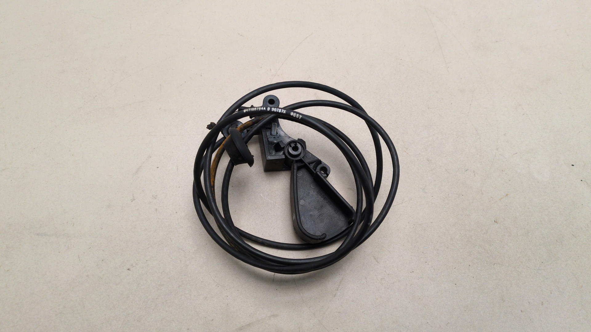 Ручка открывания капота