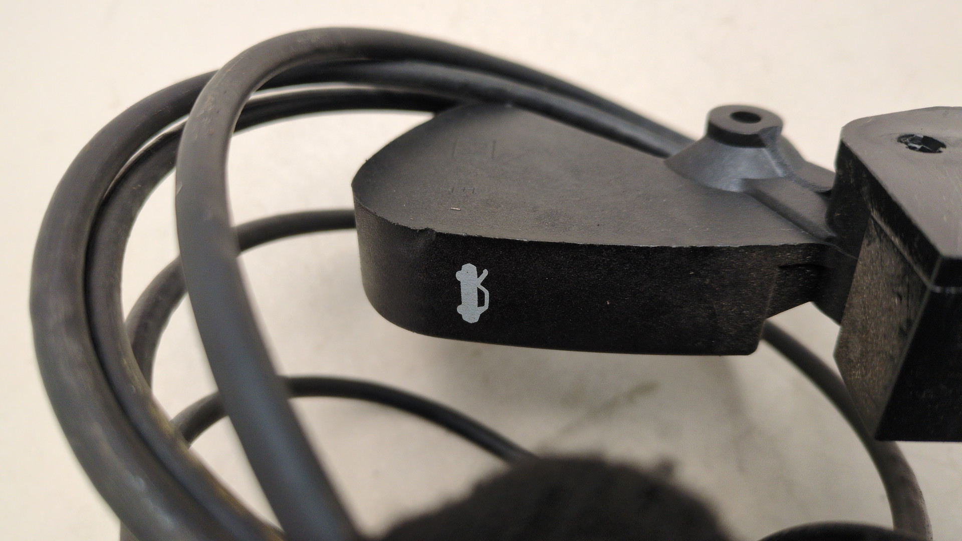 Ручка открывания капота