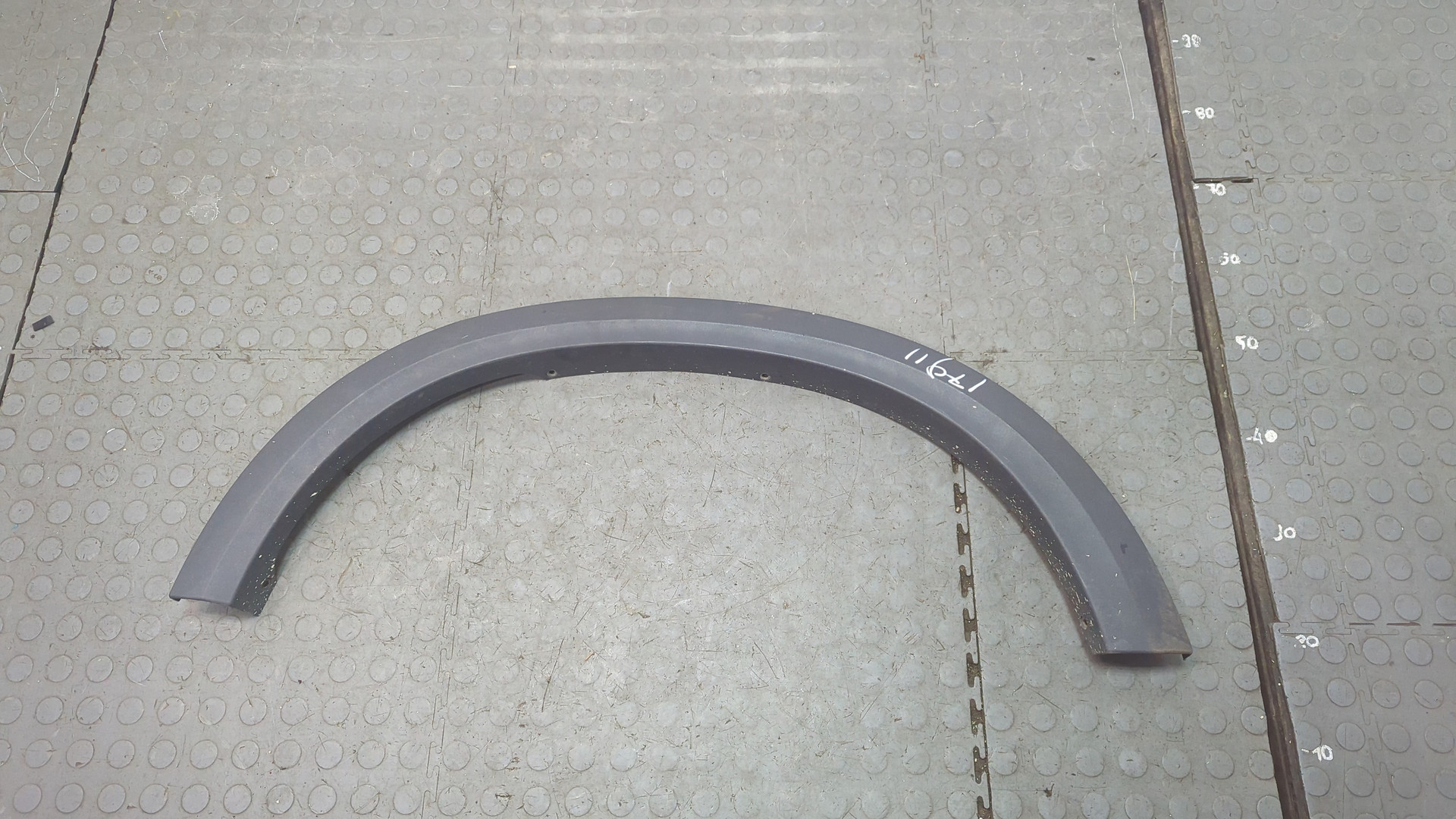 Накладка заднего крыла левого