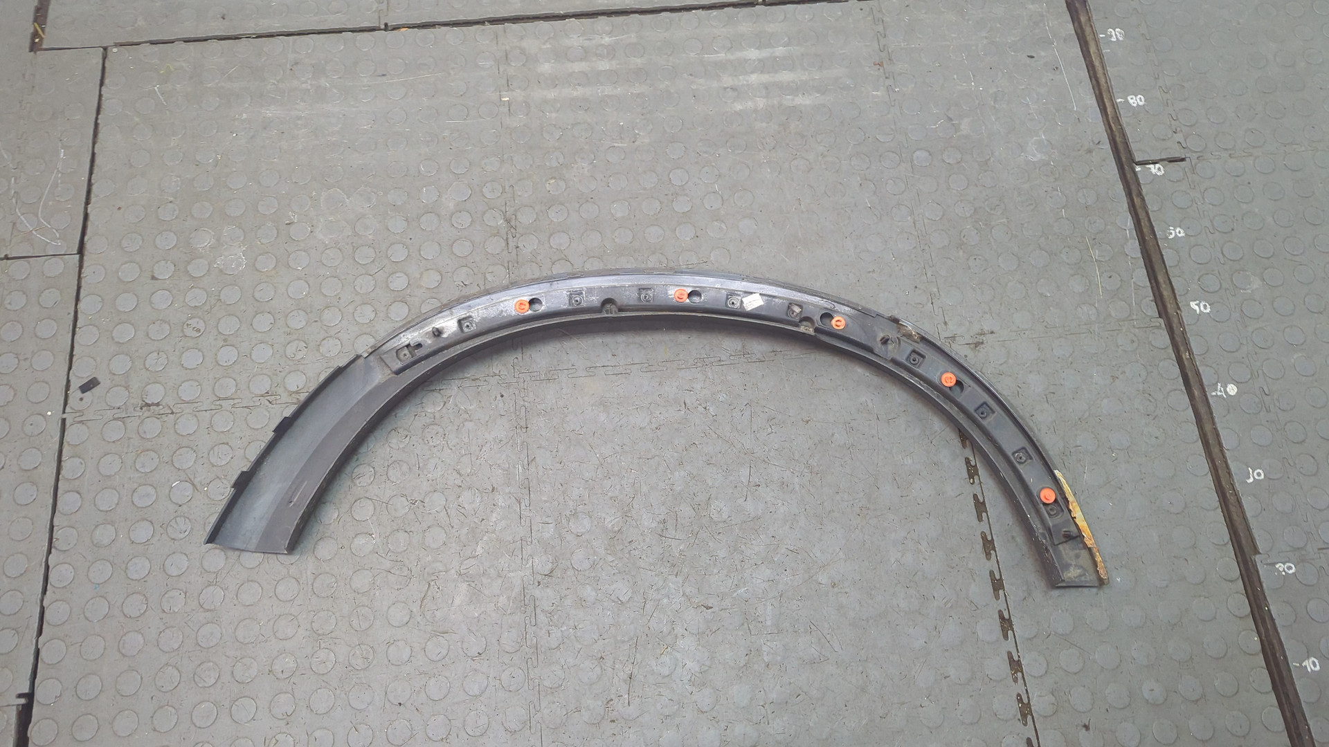 Накладка заднего крыла левого