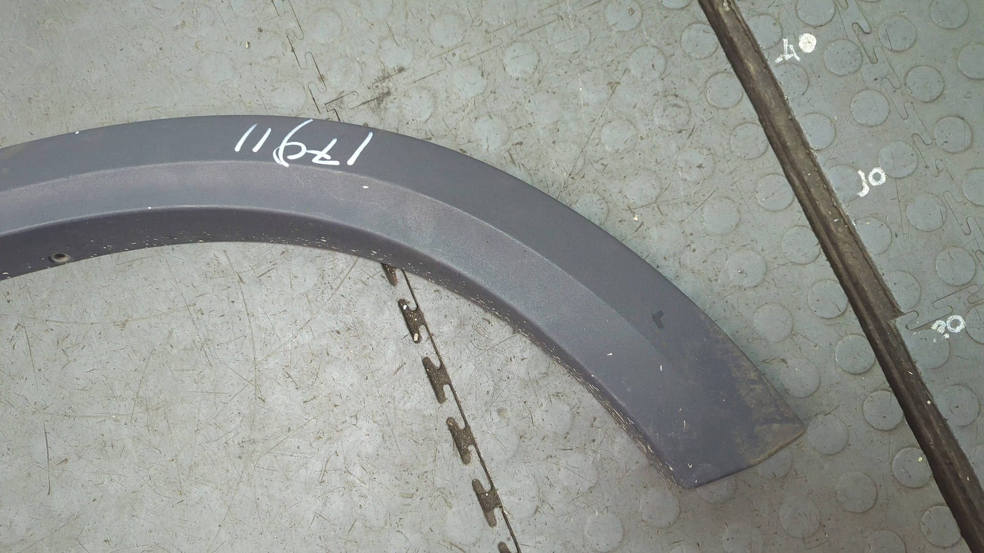 Накладка заднего крыла левого