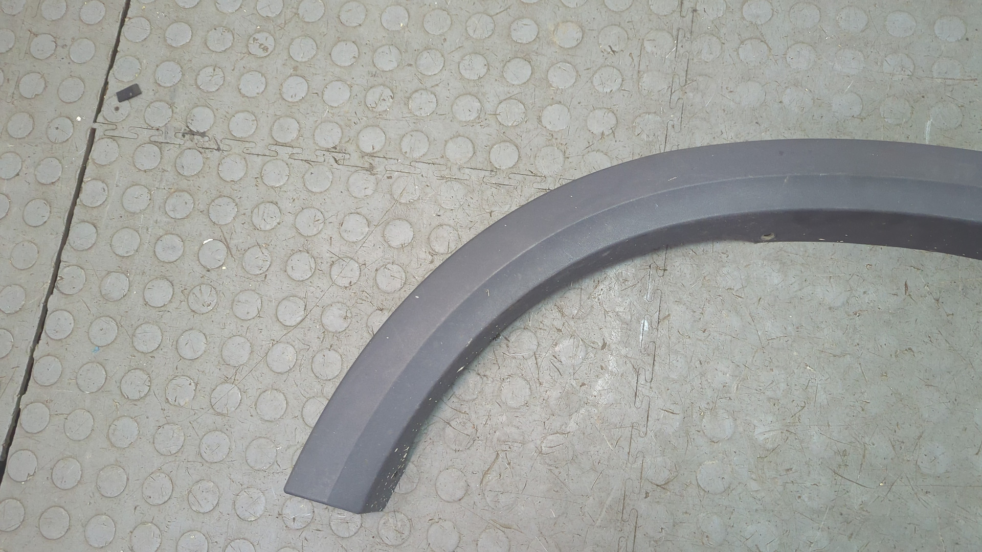 Накладка заднего крыла левого