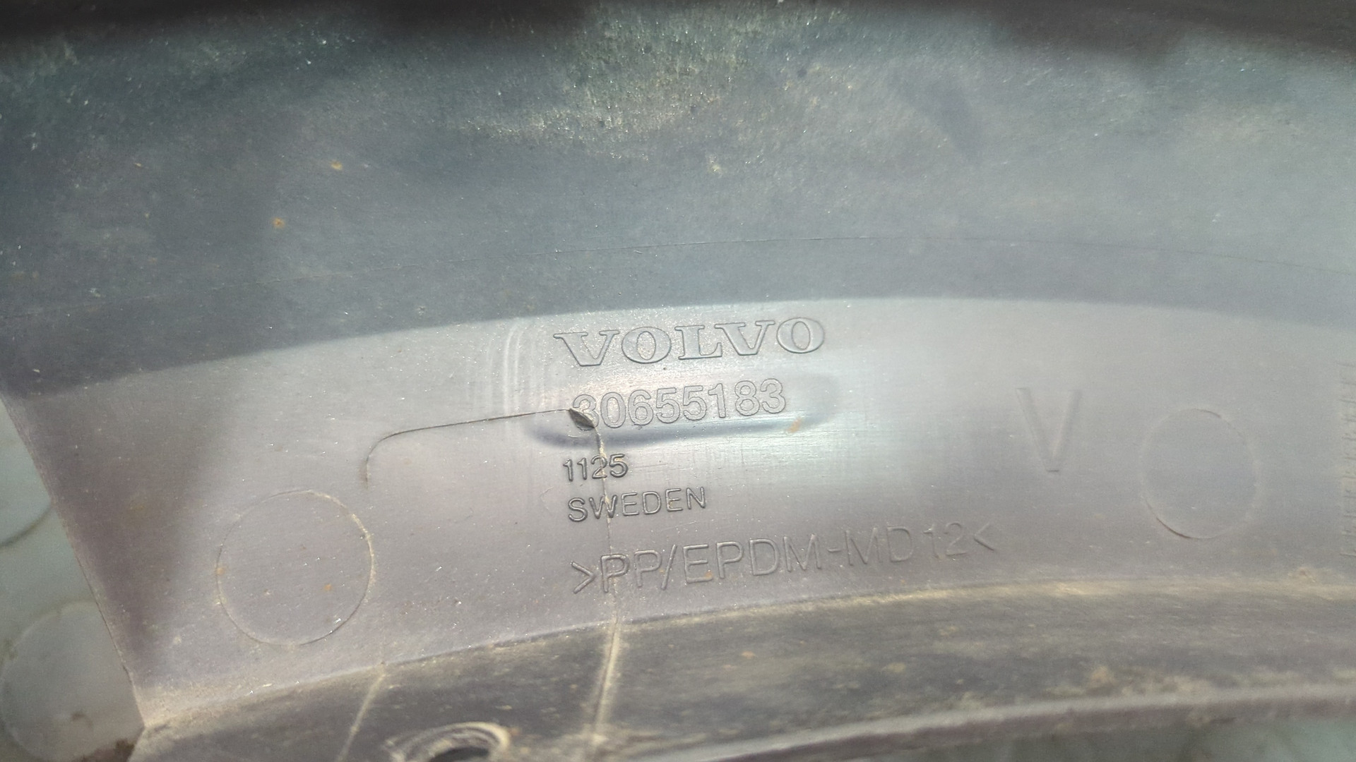 Накладка заднего крыла левого