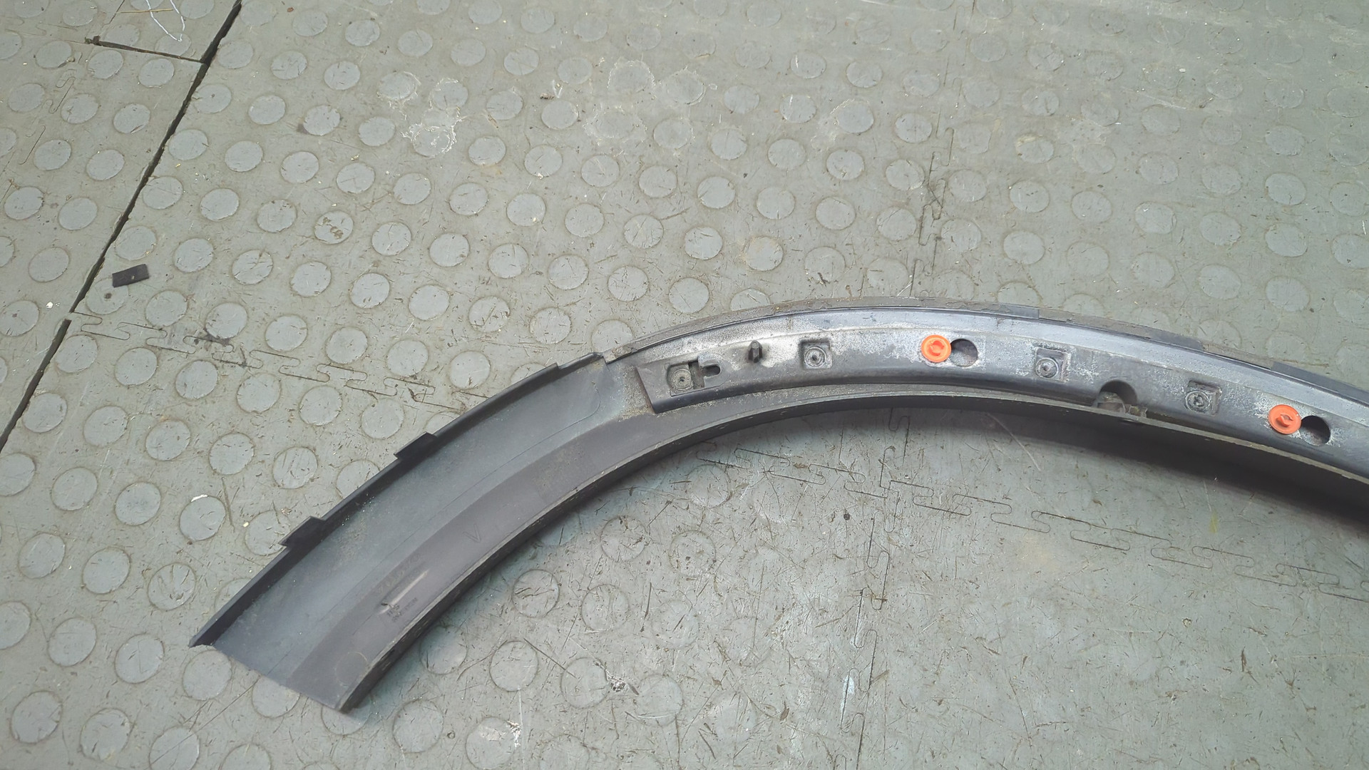 Накладка заднего крыла левого