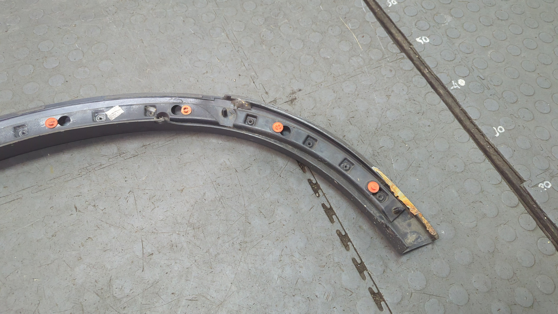 Накладка заднего крыла левого