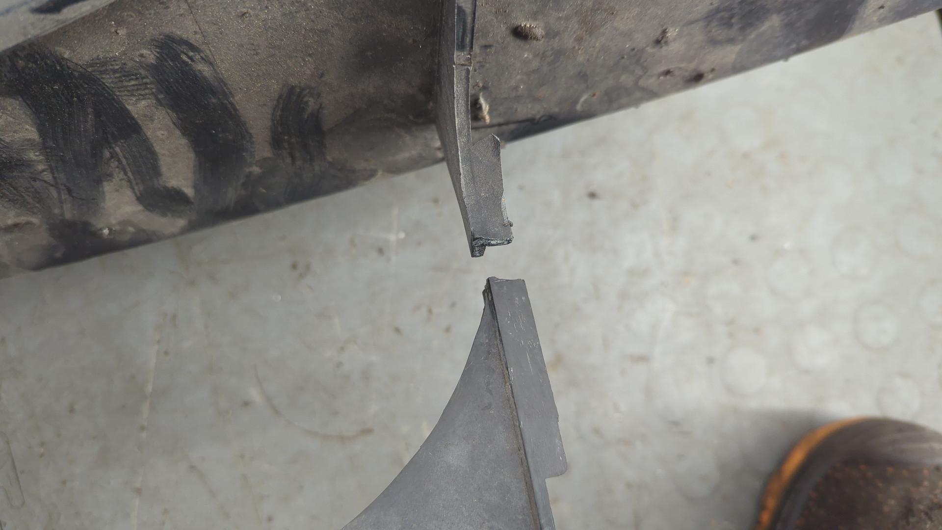 Усилитель заднего бампера