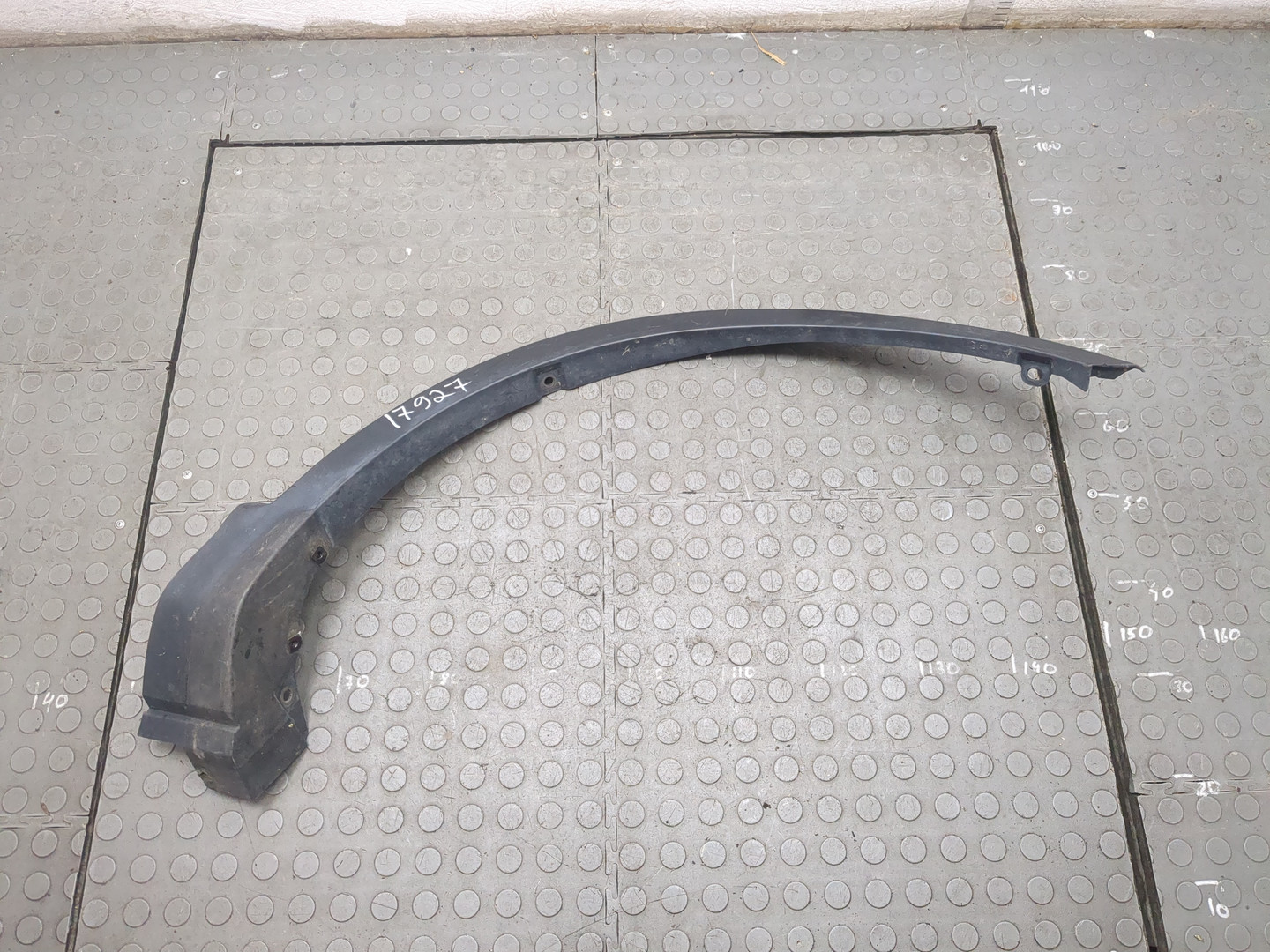 Накладка переднего крыла правого