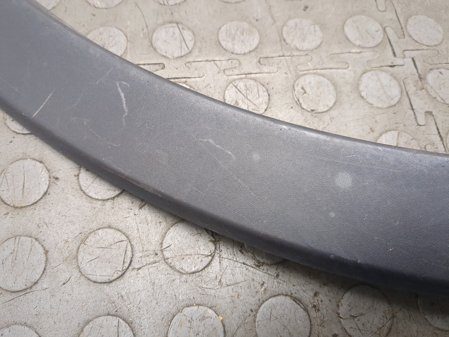 Накладка переднего крыла правого