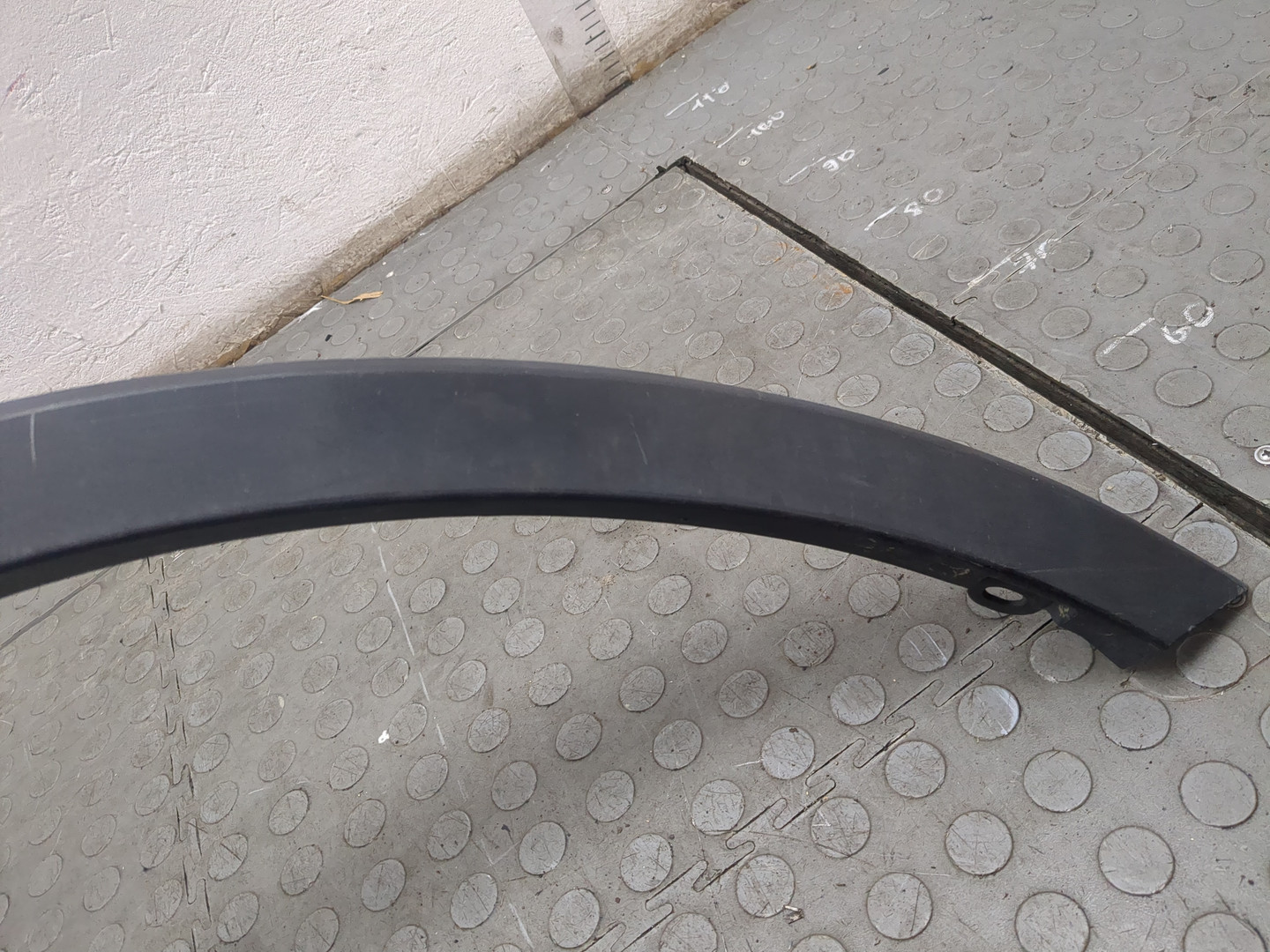 Накладка переднего крыла правого