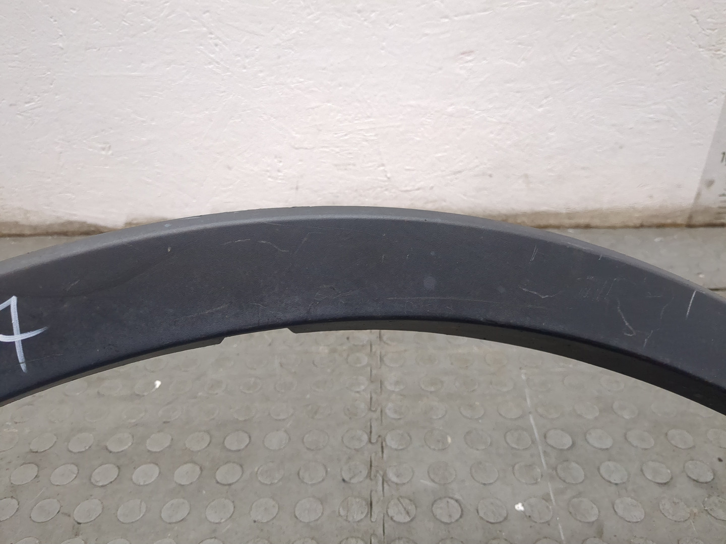 Накладка переднего крыла правого