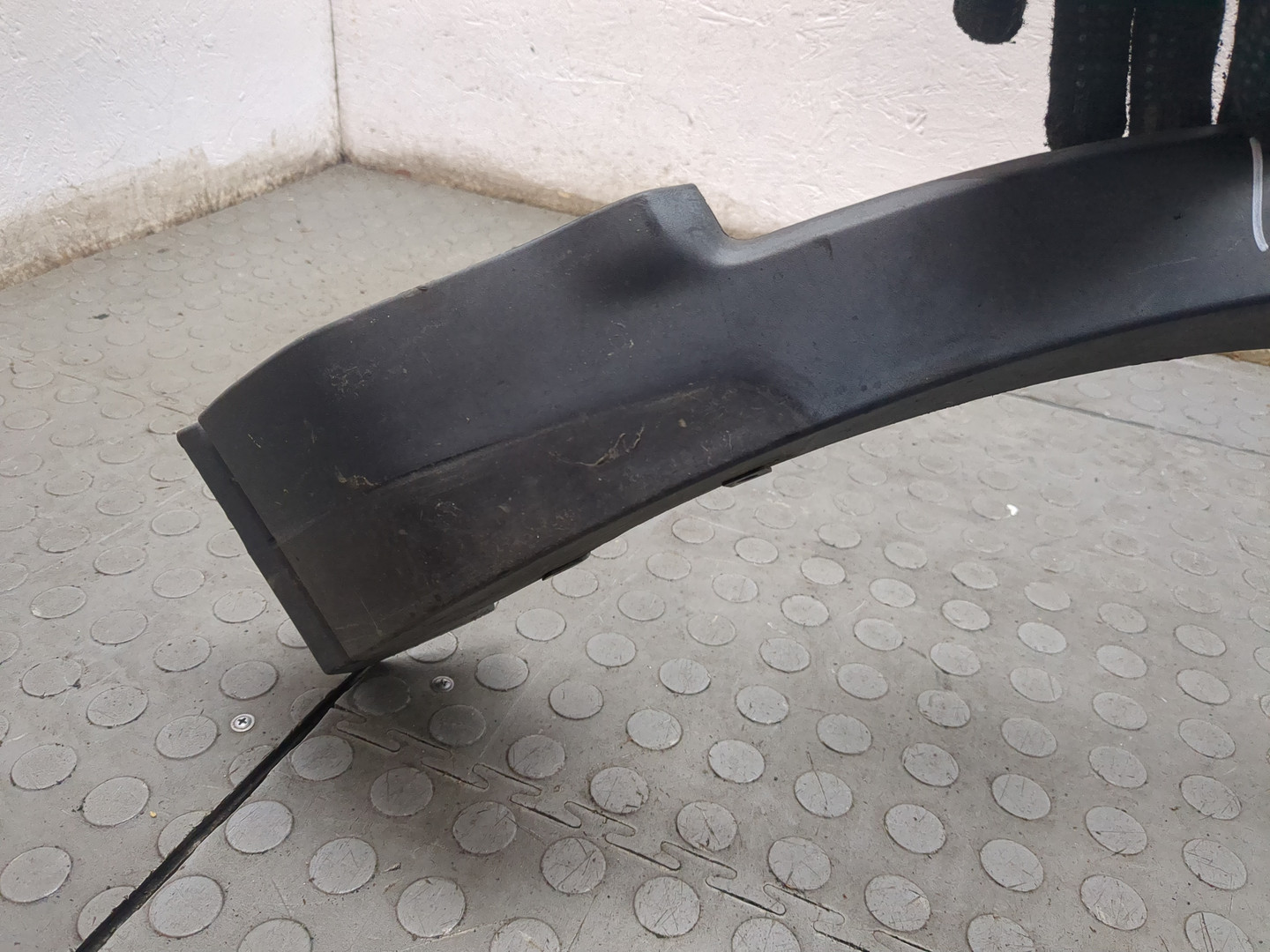 Накладка переднего крыла правого