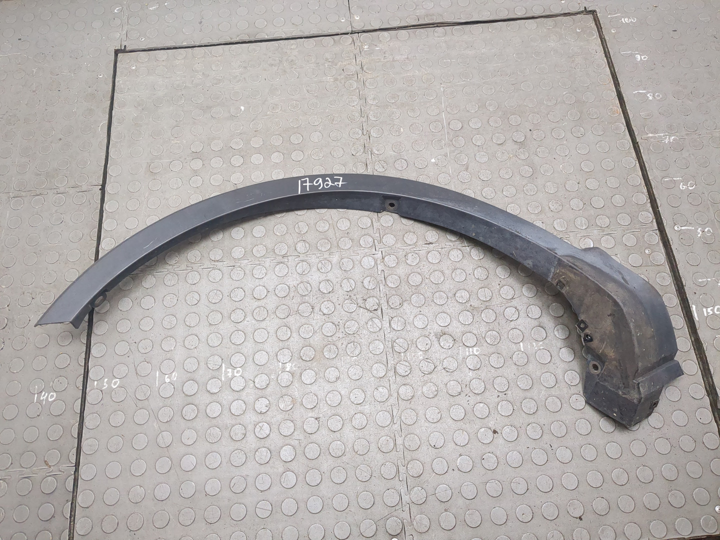 Накладка переднего крыла левого