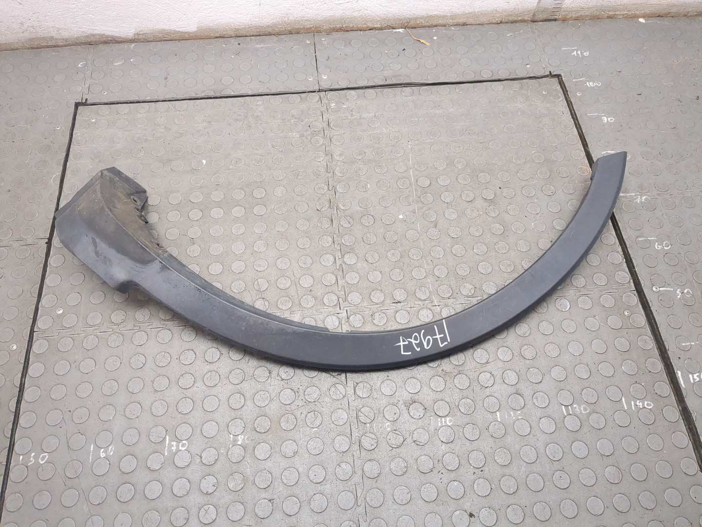 Накладка переднего крыла левого