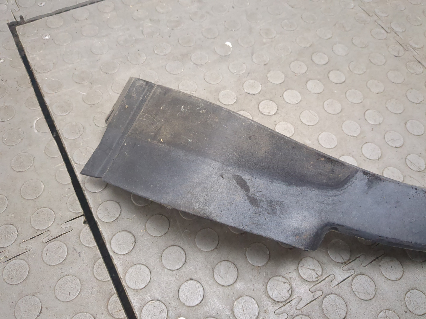 Накладка переднего крыла левого