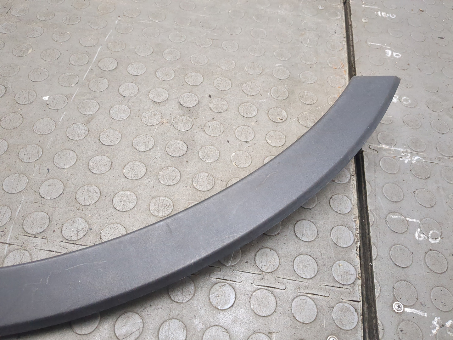 Накладка переднего крыла левого