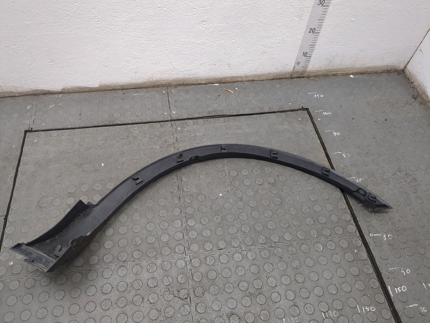 Накладка переднего крыла левого