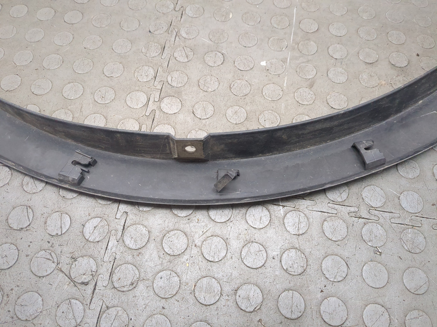 Накладка переднего крыла левого