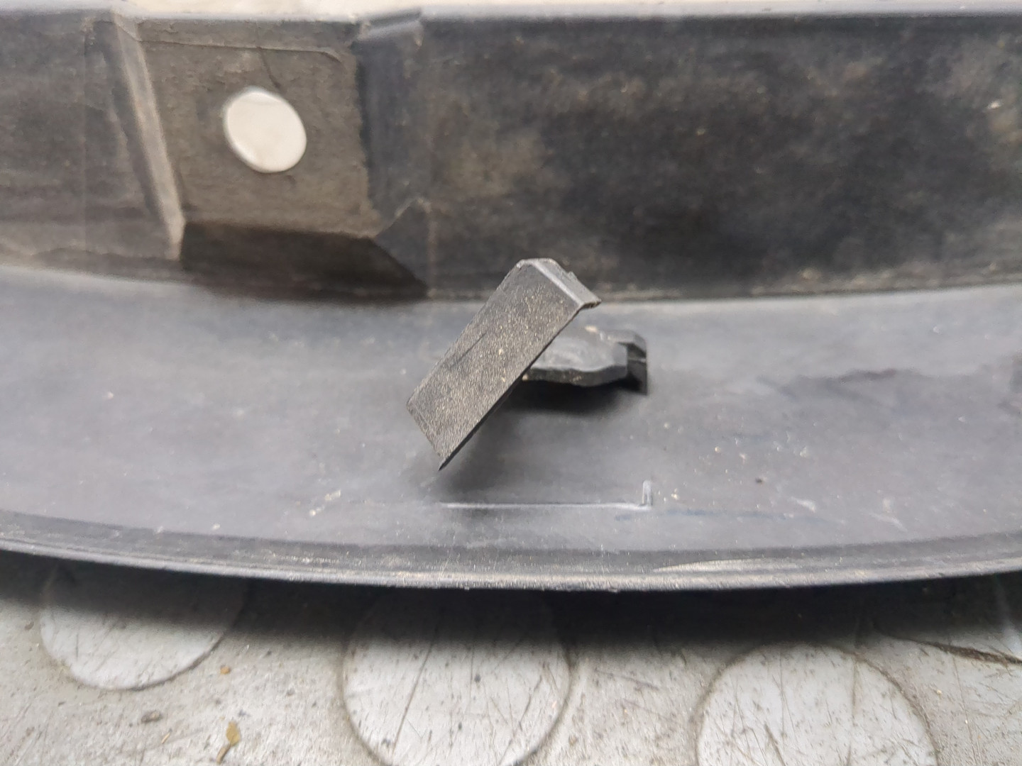 Накладка переднего крыла левого