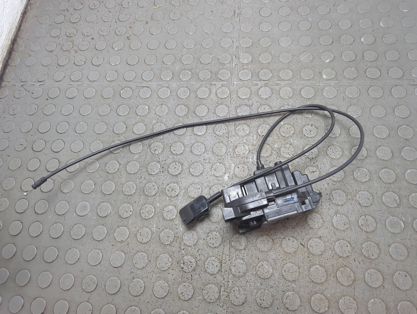 Замок двери задней левой