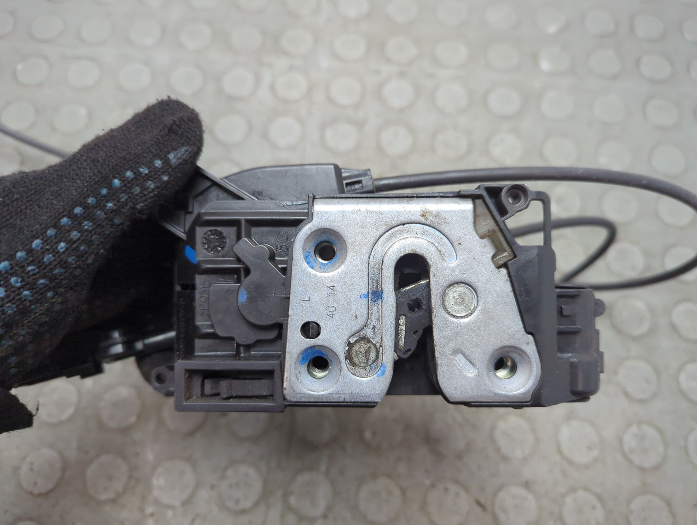 Замок двери задней левой