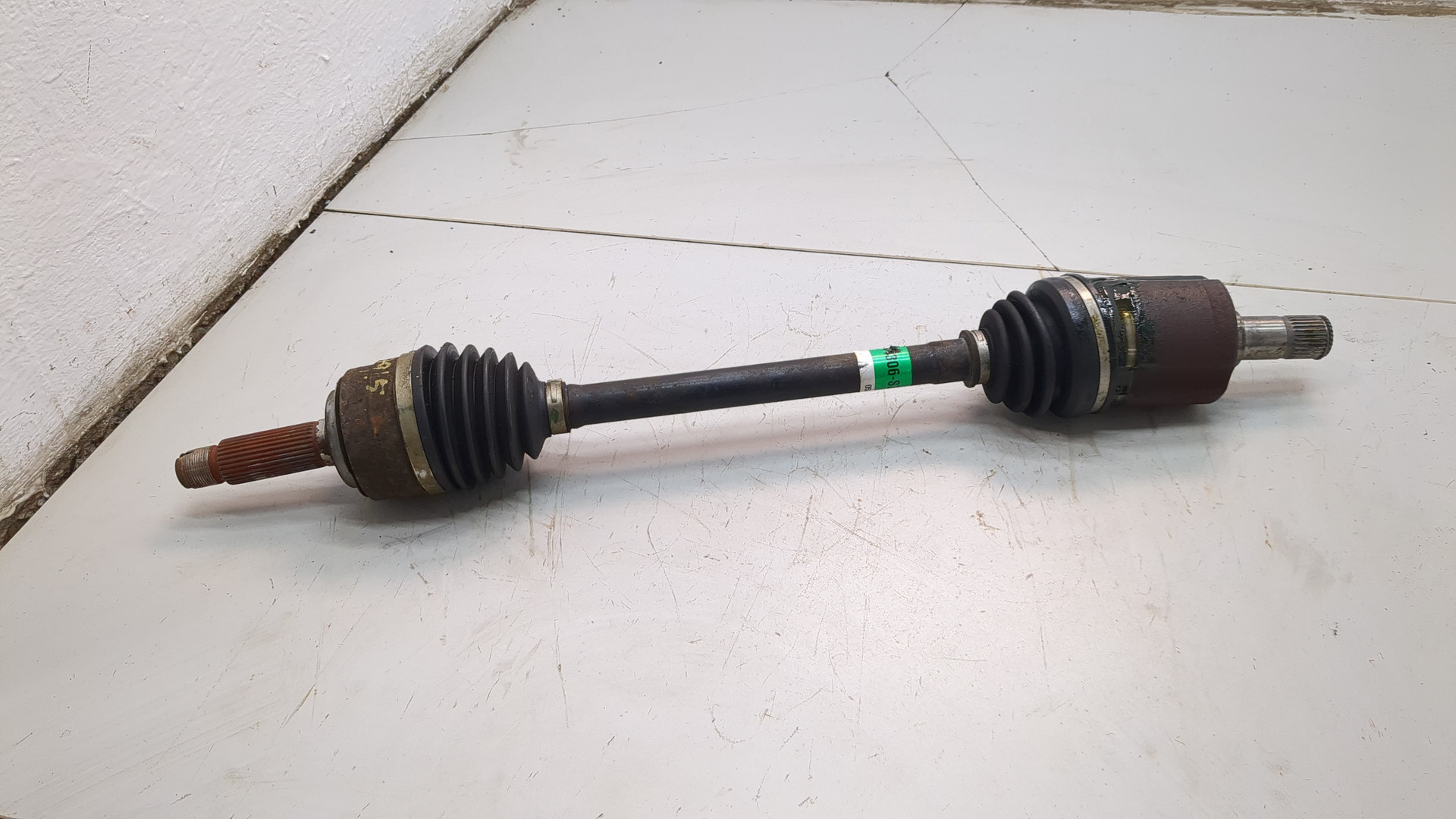 Полуось передняя левая