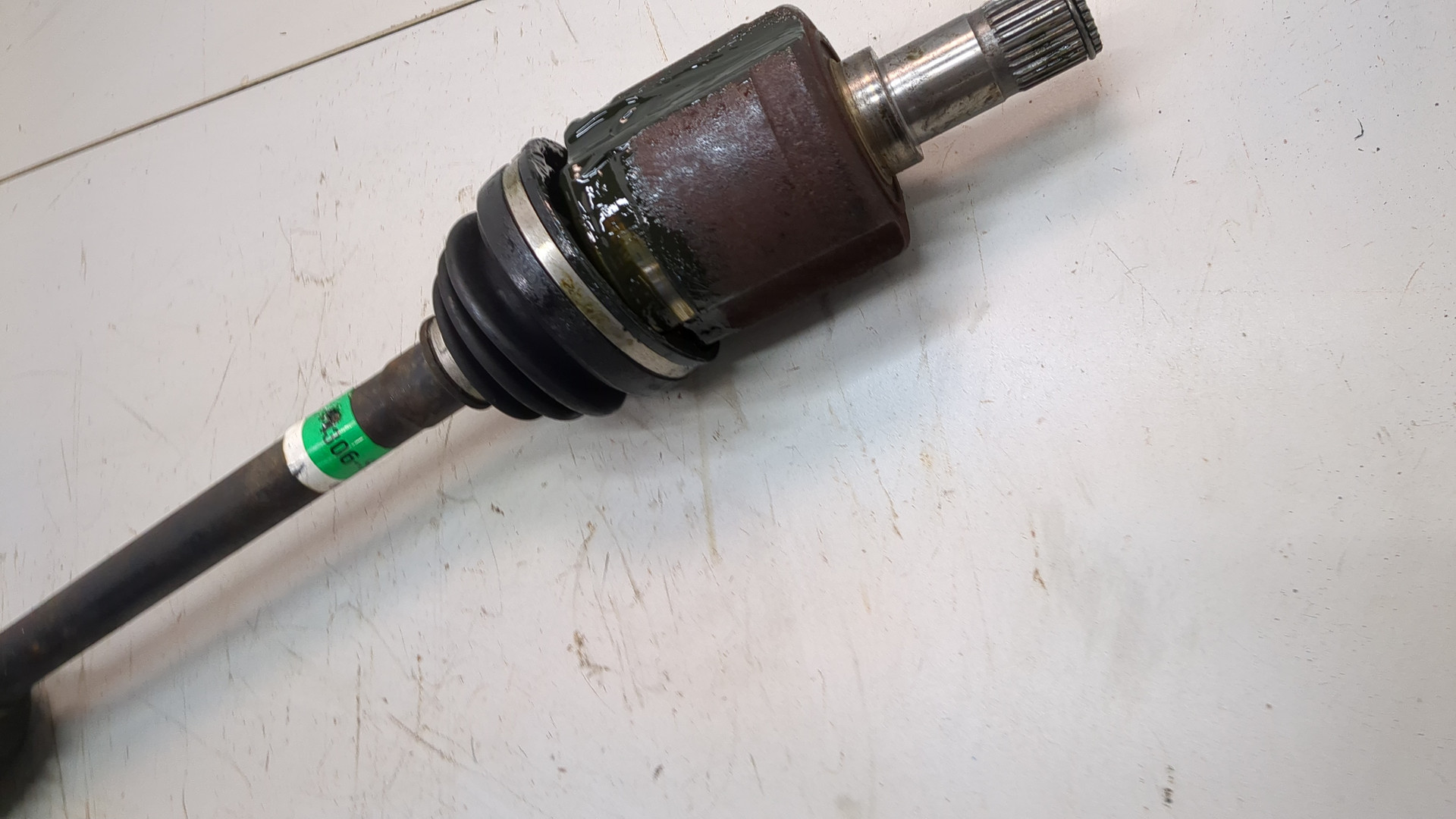 Полуось передняя левая