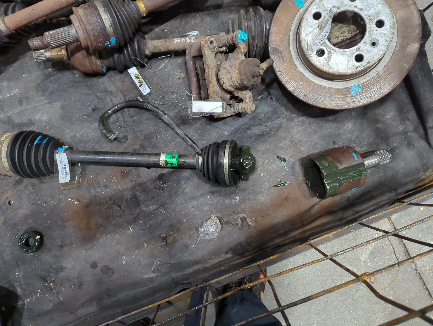 Полуось передняя левая