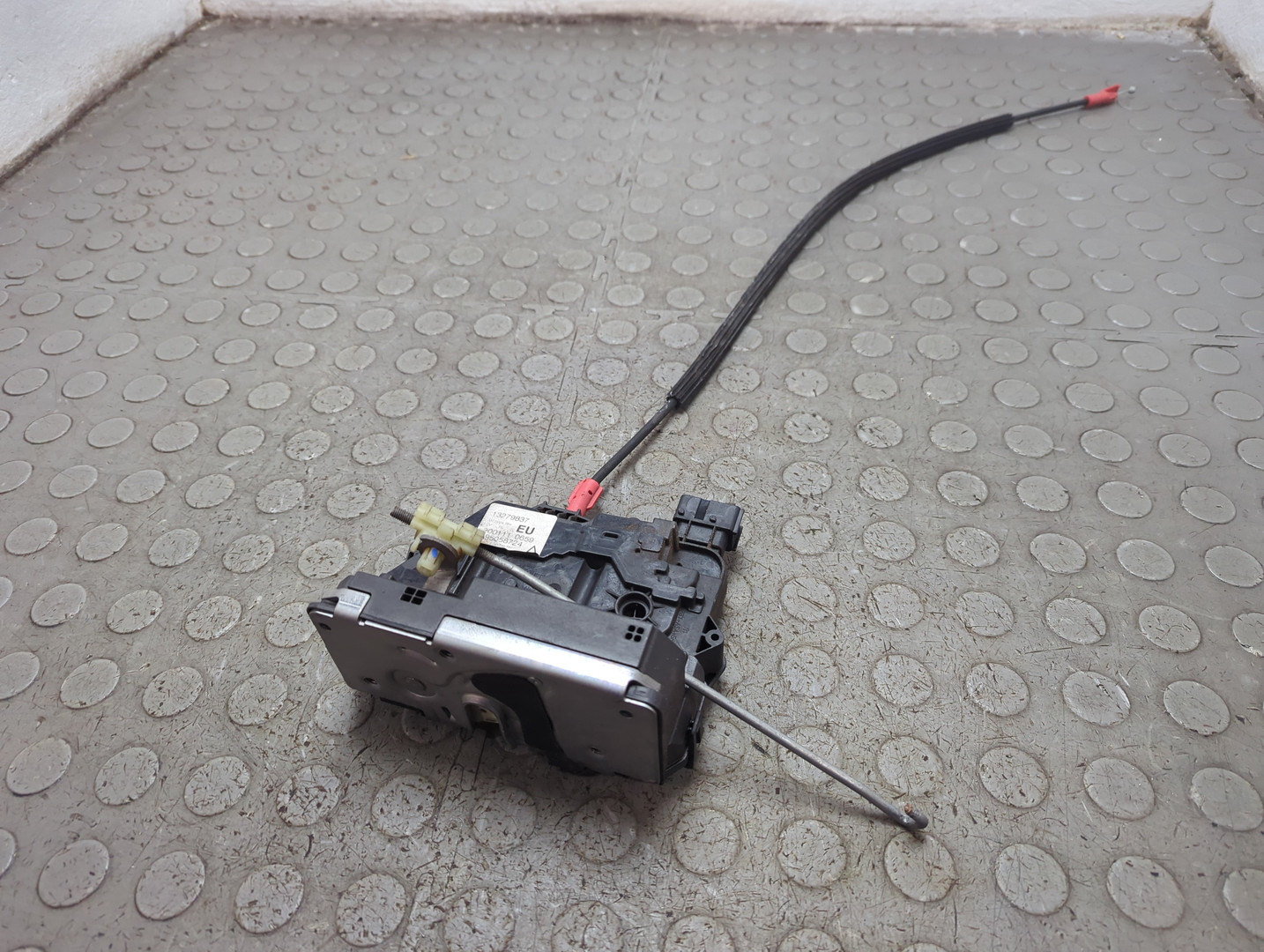 Замок двери задней правой