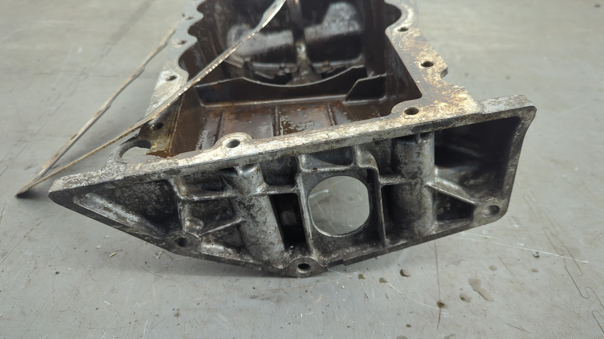 Поддон масляный двигателя (картер)