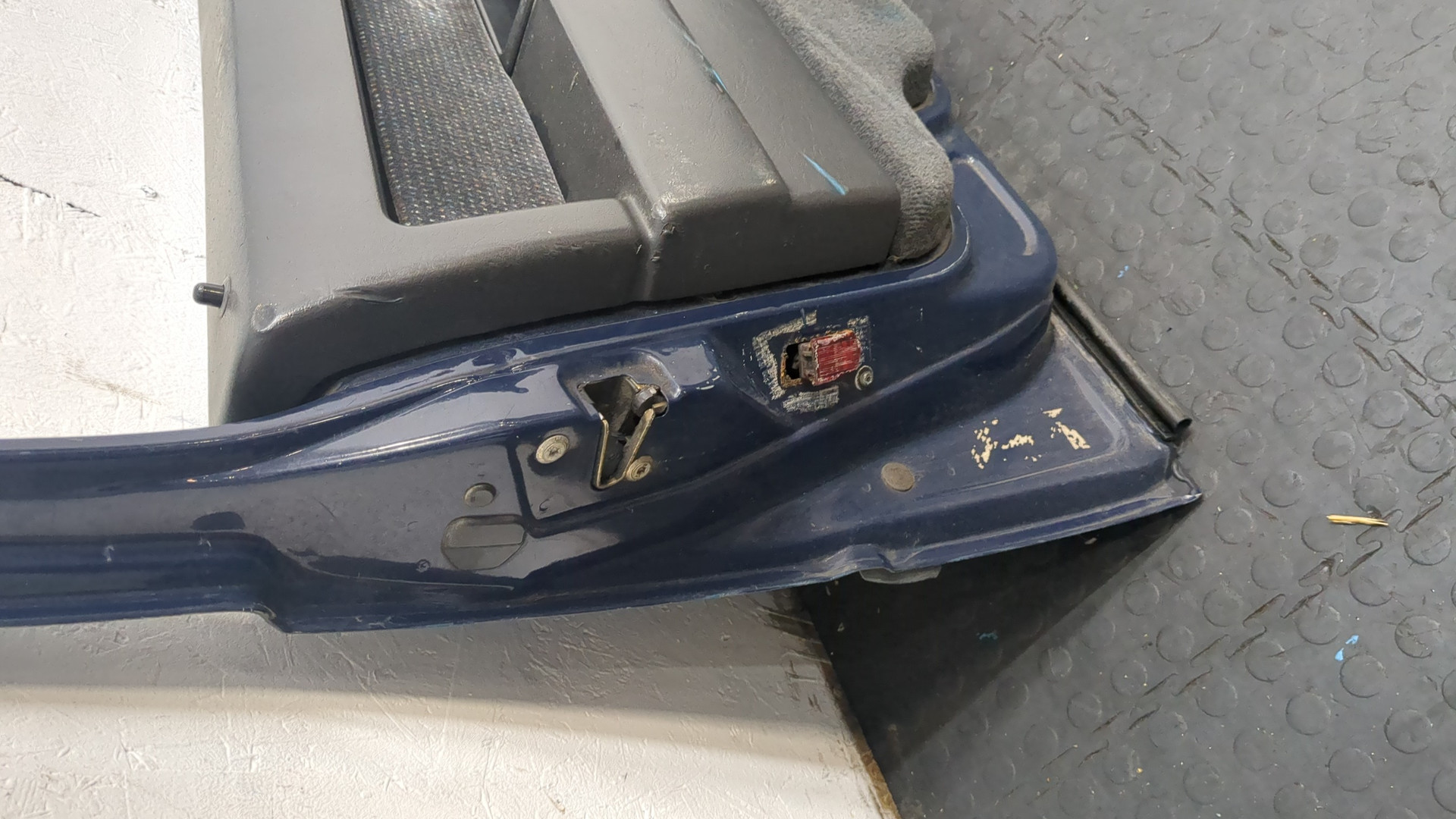 Дверь передняя левая