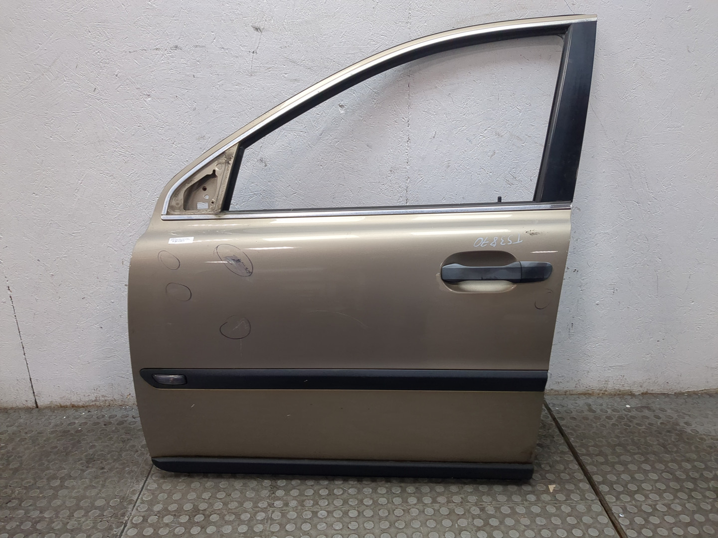 Дверь передняя левая
