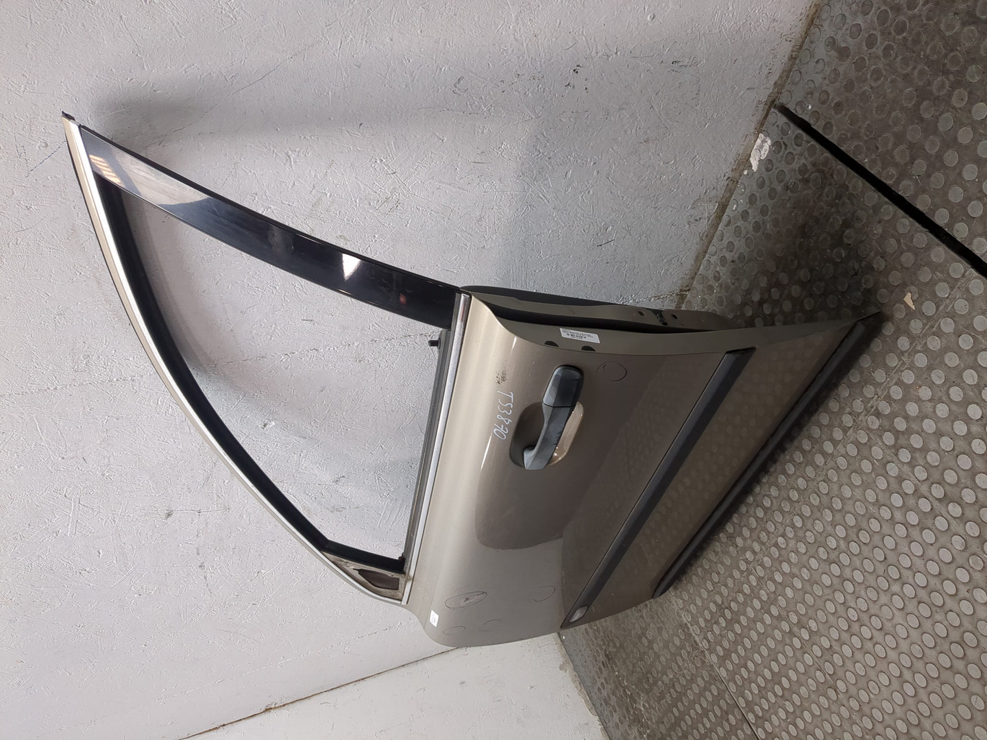 Дверь передняя левая