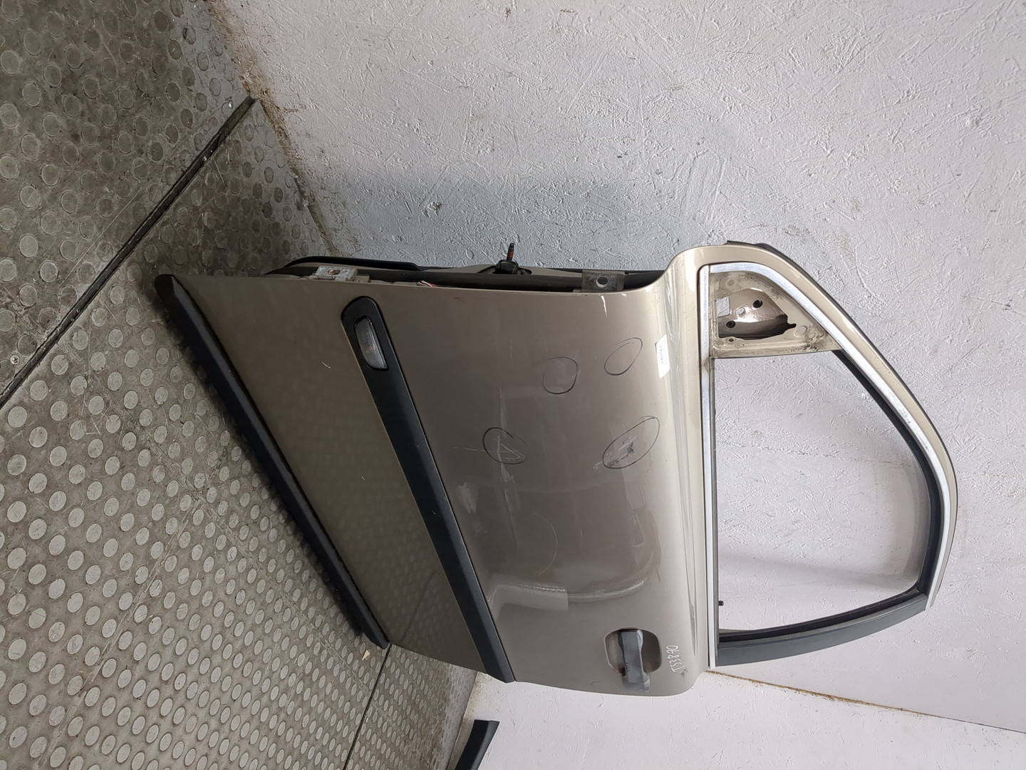 Дверь передняя левая