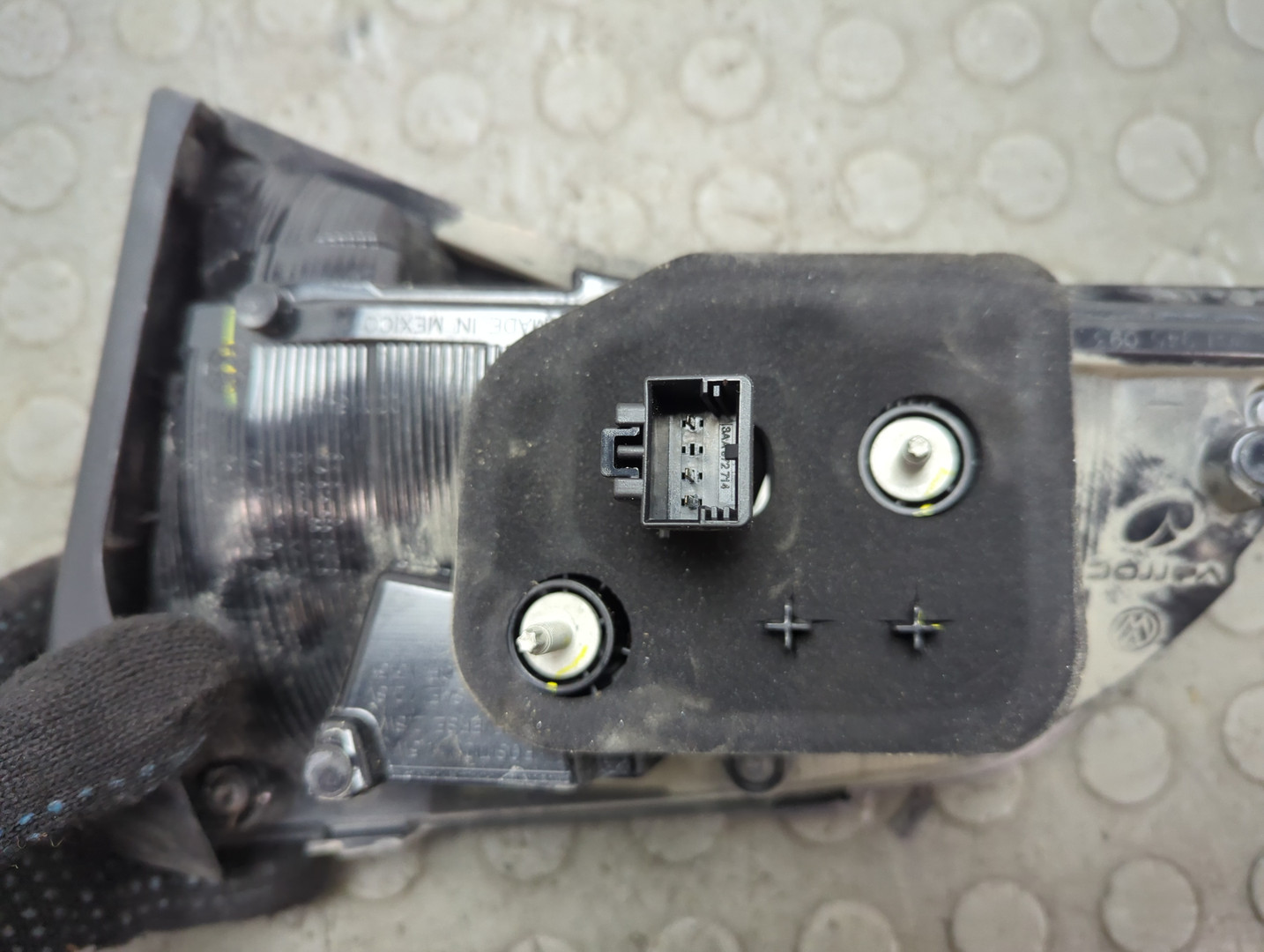 Фонарь задний внутренний левый