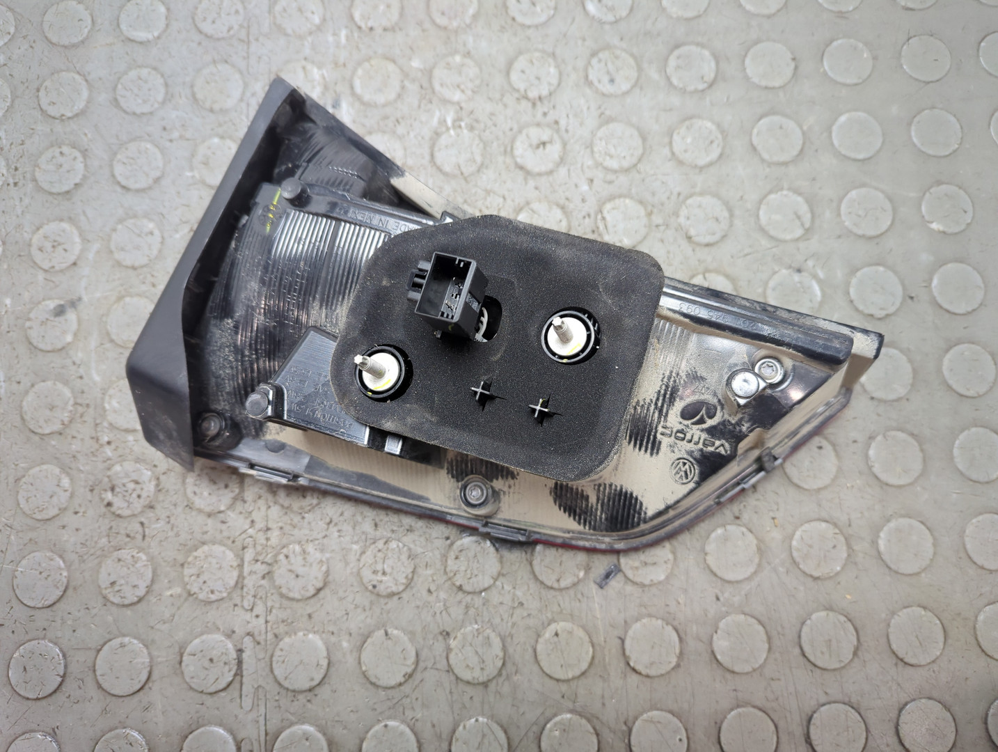 Фонарь задний внутренний левый