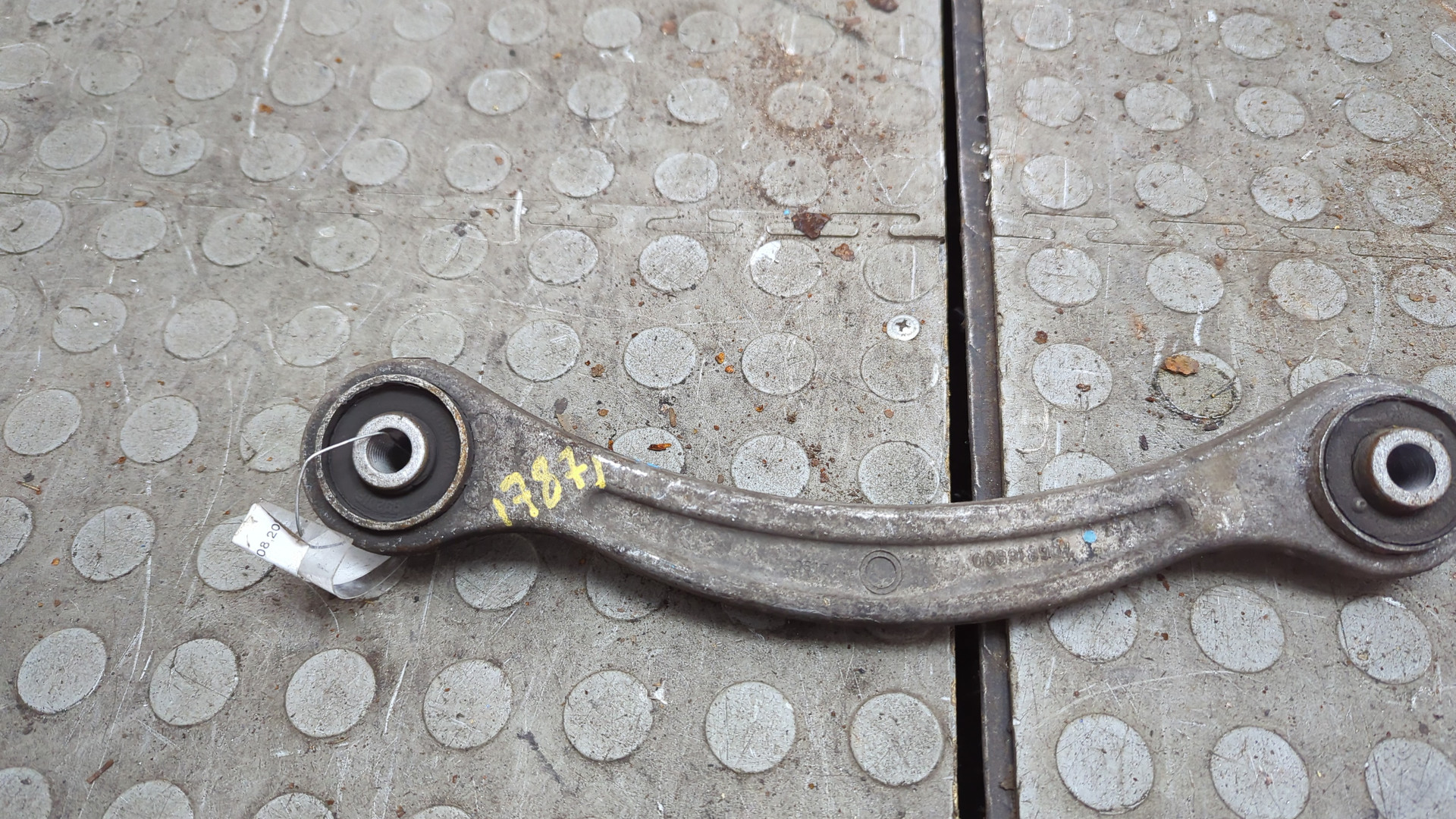 Рычаг задний