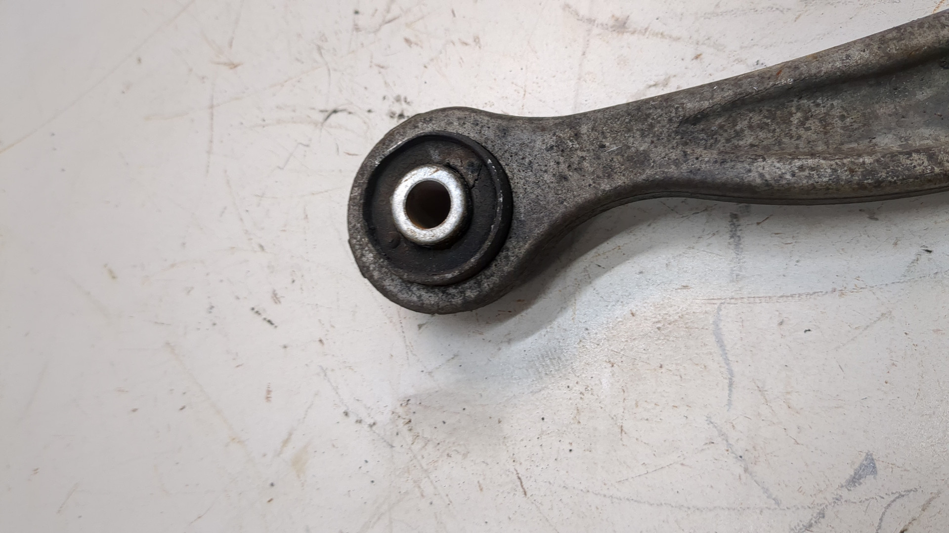 Рычаг задний правый