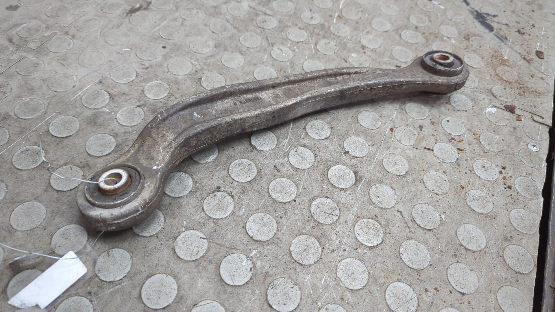 Рычаг задний правый