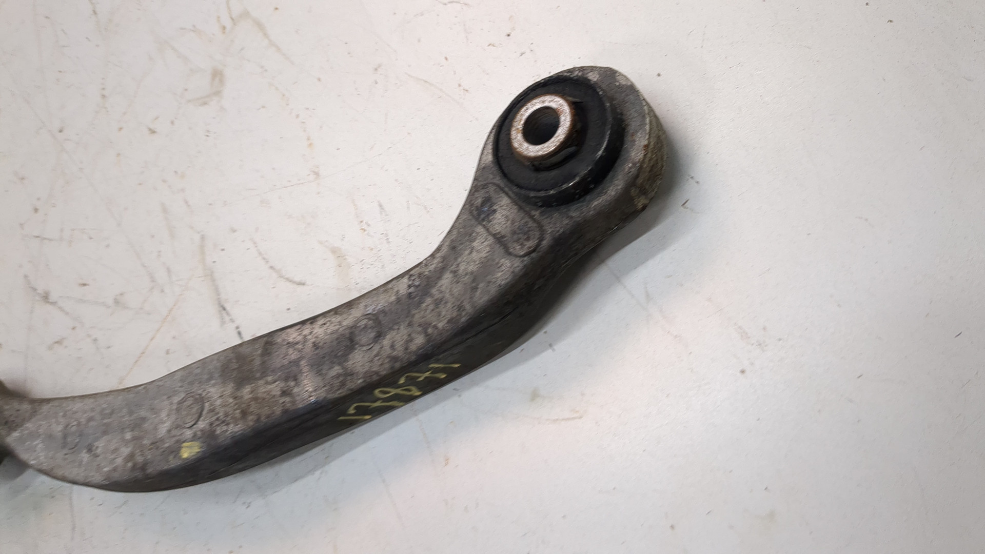 Рычаг задний левый