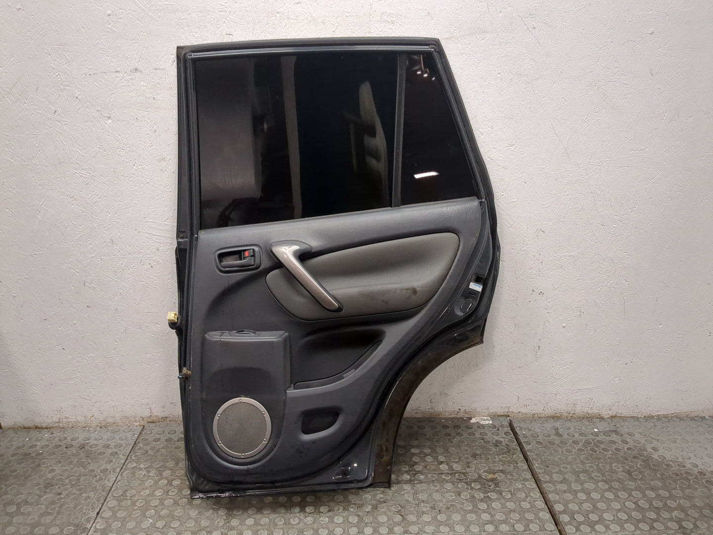 Дверь задняя правая